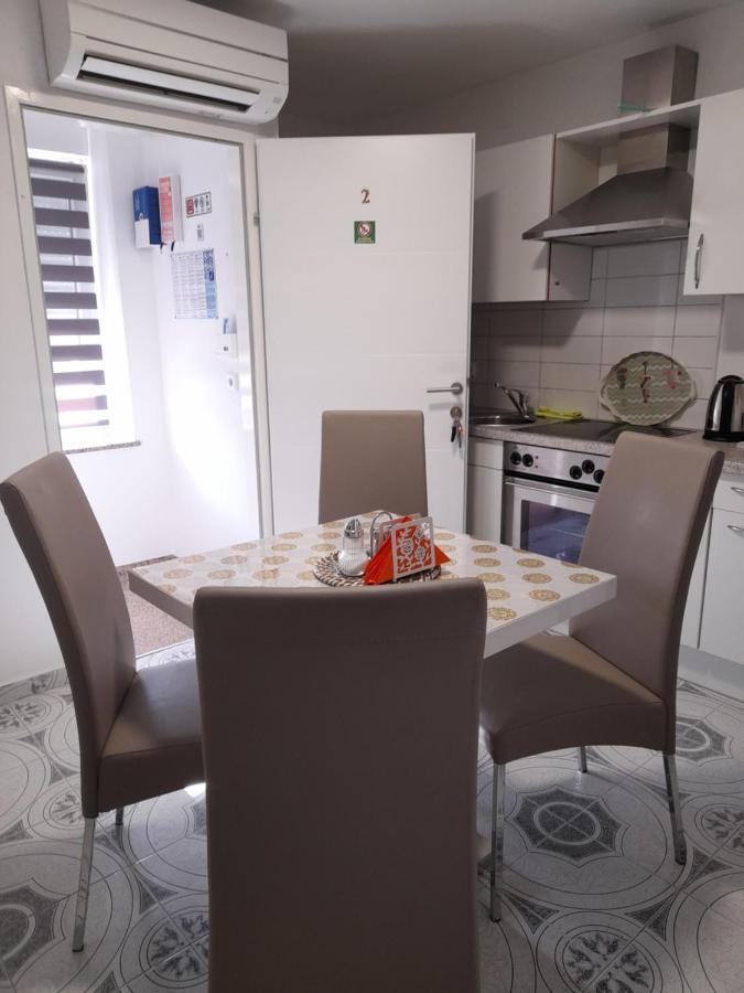 Apartments Donella อูมัค ภายนอก รูปภาพ