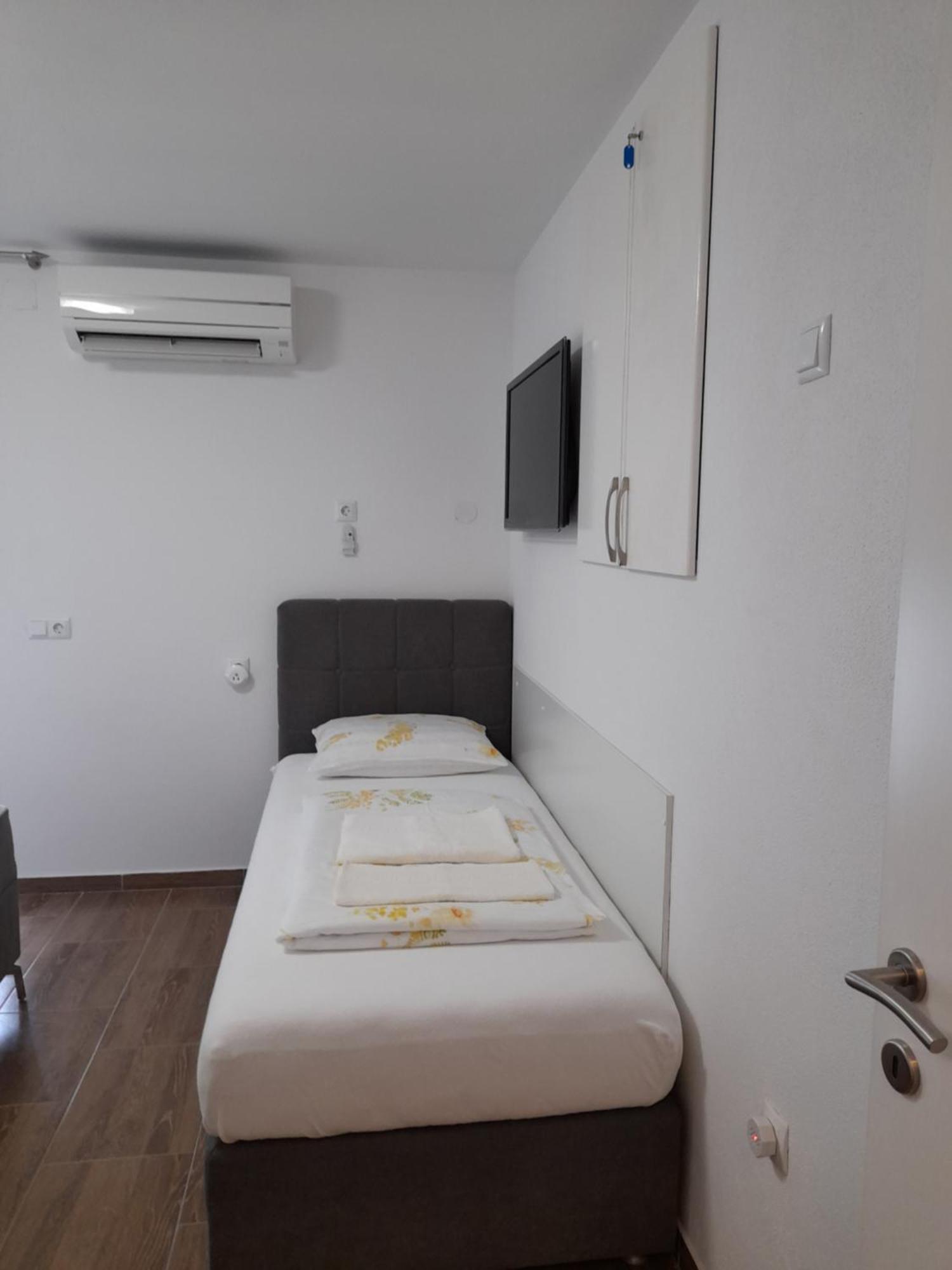 Apartments Donella อูมัค ภายนอก รูปภาพ