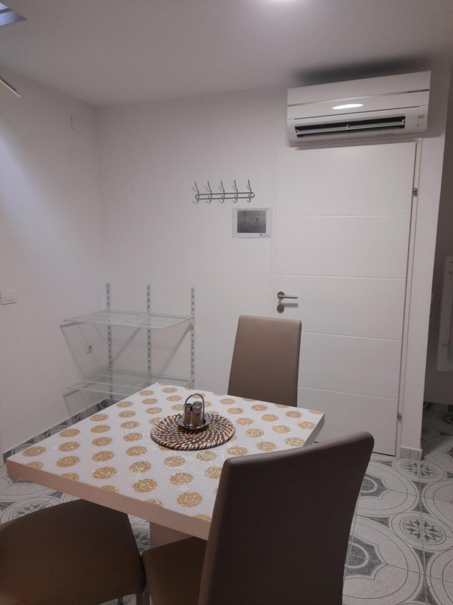 Apartments Donella อูมัค ภายนอก รูปภาพ