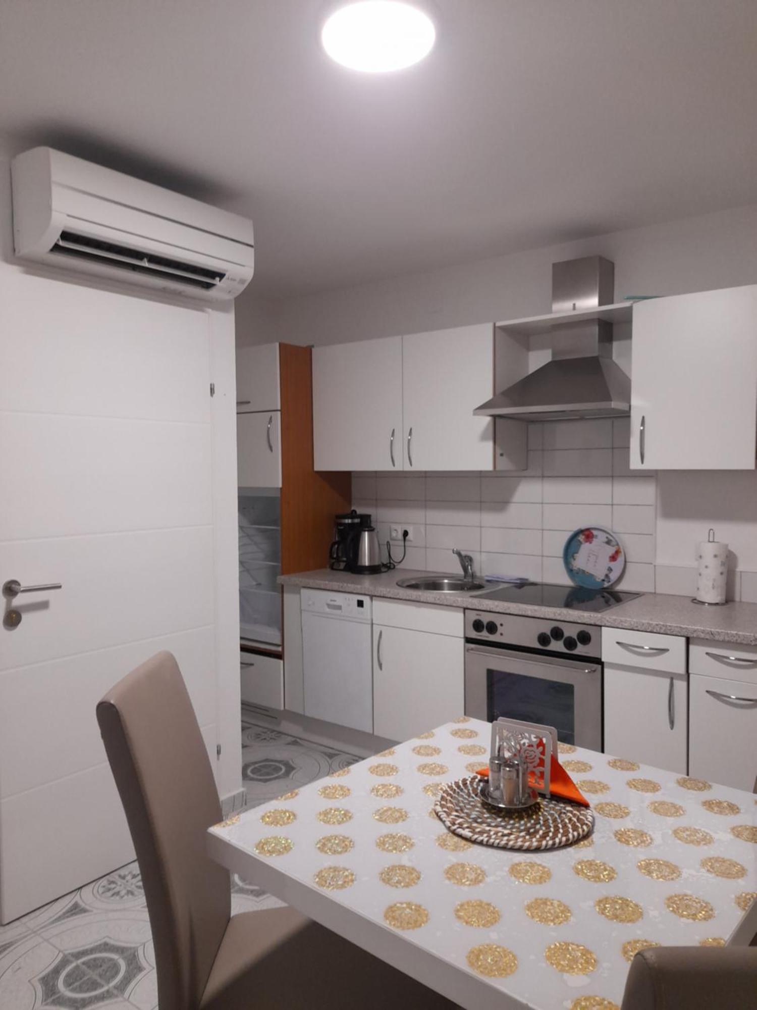 Apartments Donella อูมัค ภายนอก รูปภาพ