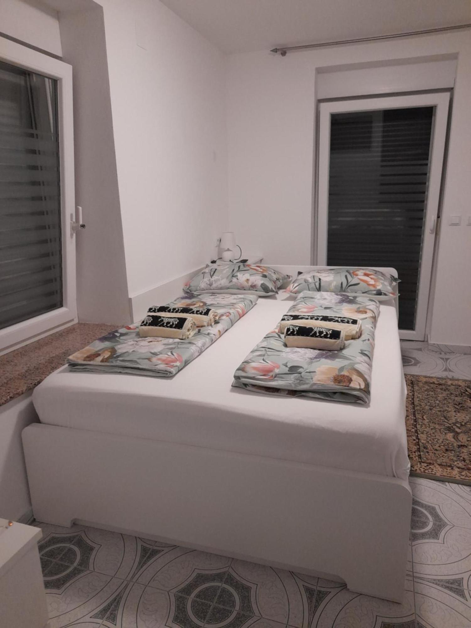 Apartments Donella อูมัค ภายนอก รูปภาพ