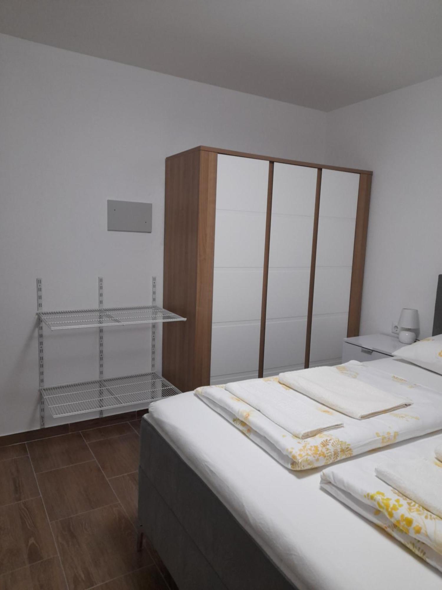 Apartments Donella อูมัค ภายนอก รูปภาพ