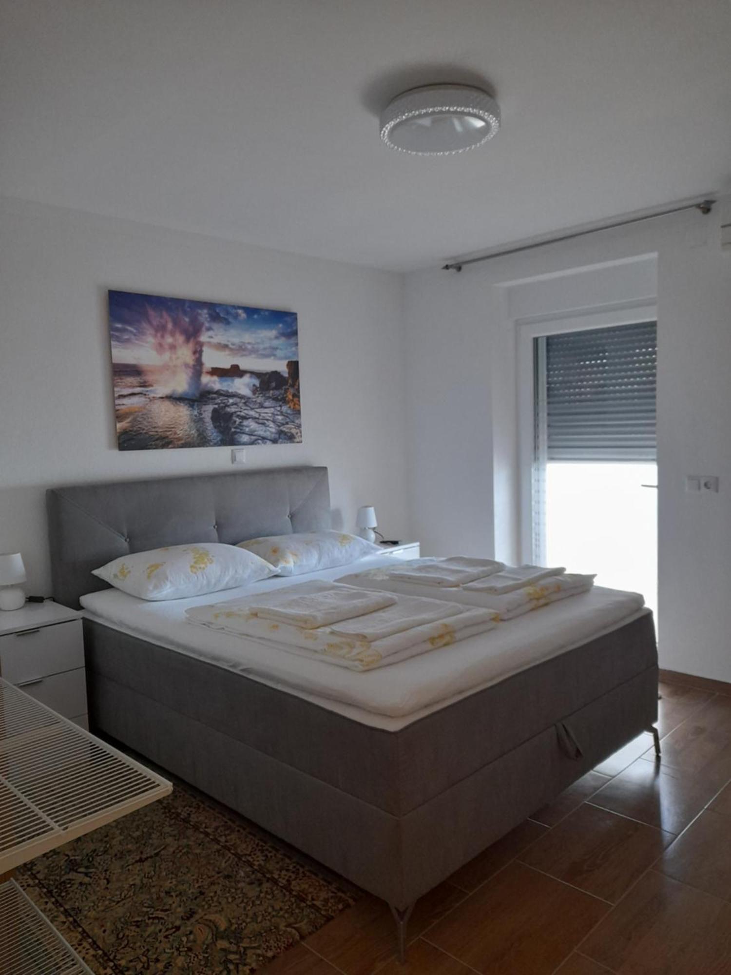 Apartments Donella อูมัค ภายนอก รูปภาพ